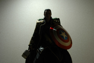 Illustration for article titled This Loki Figure Made Me Appreciate The Avengers Costume Designers